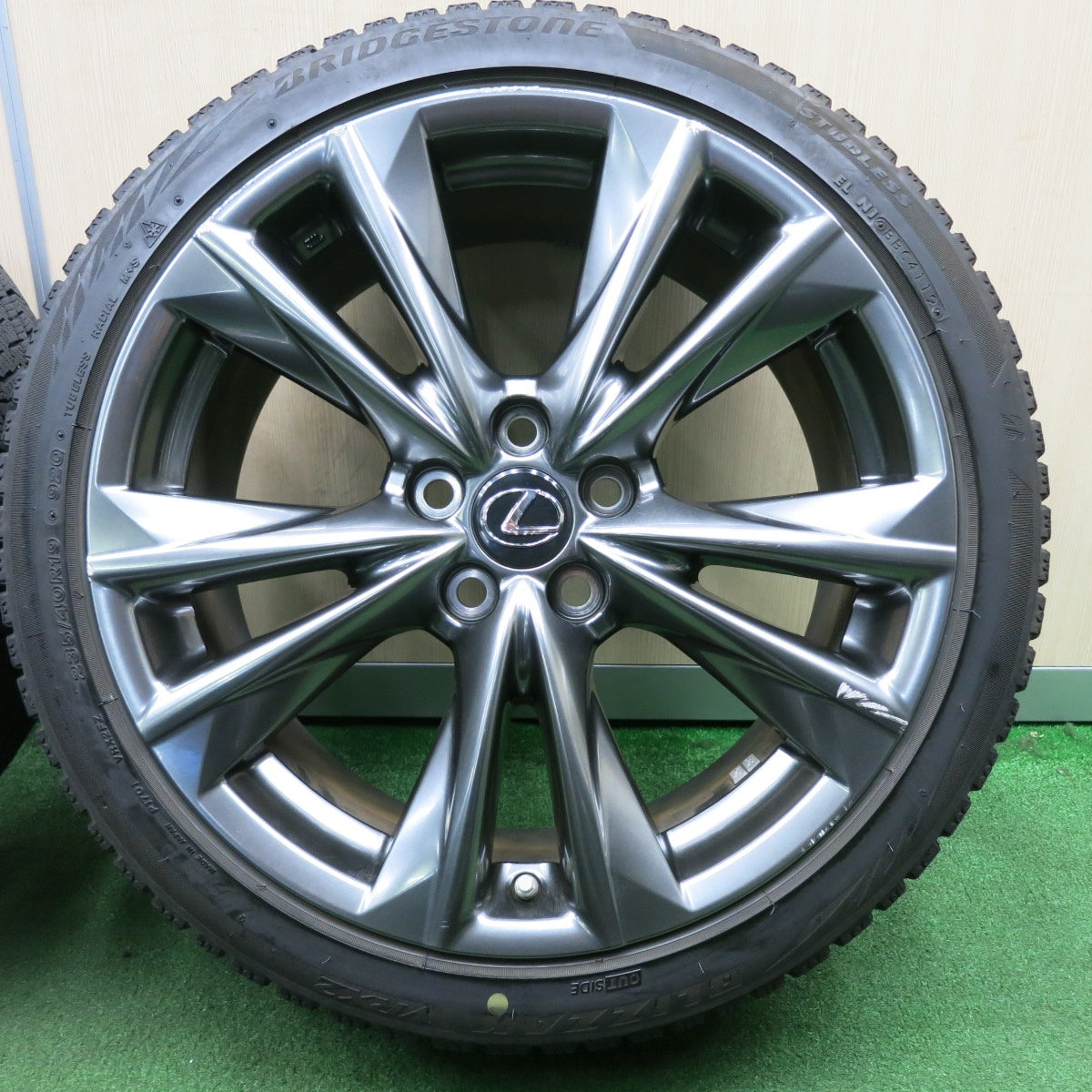 *送料無料* センサー付★レクサス ES300h Fスポーツ 純正 235/40R19 スタッドレス ブリヂストン ブリザック VRX2 19インチ PCD114.3/5H★4051102NJス