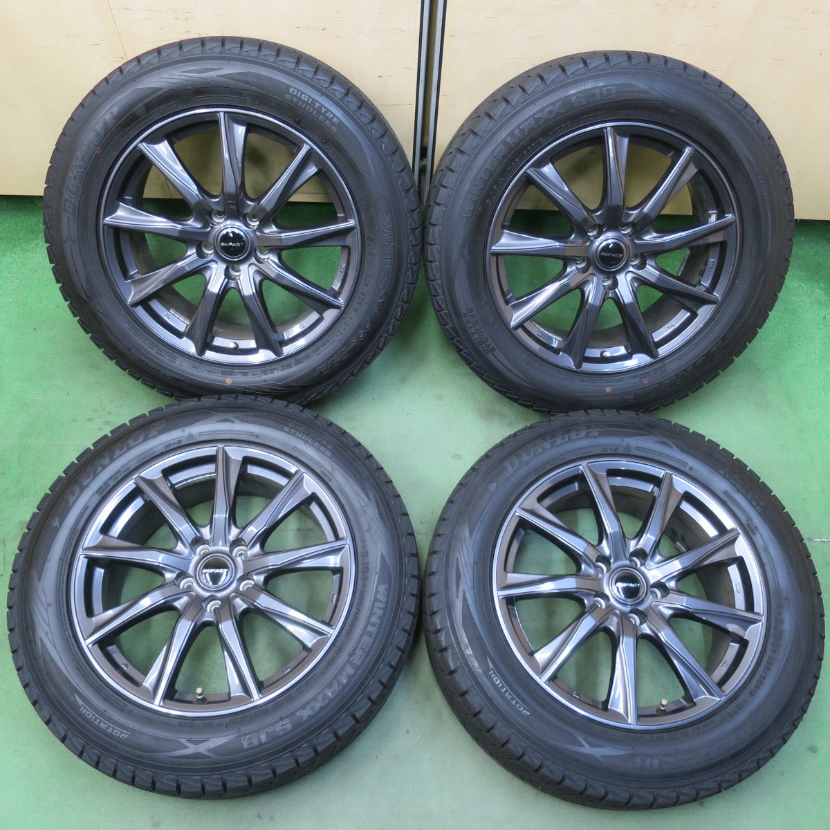 超バリ溝！22年！キレイ！ほぼ10分★スタッドレス 235/60R18 ダンロップ ウインターマックス SJ8 SJ8+ DUFACT デュファクト 18インチ PCD114.3/5H★6032702イス