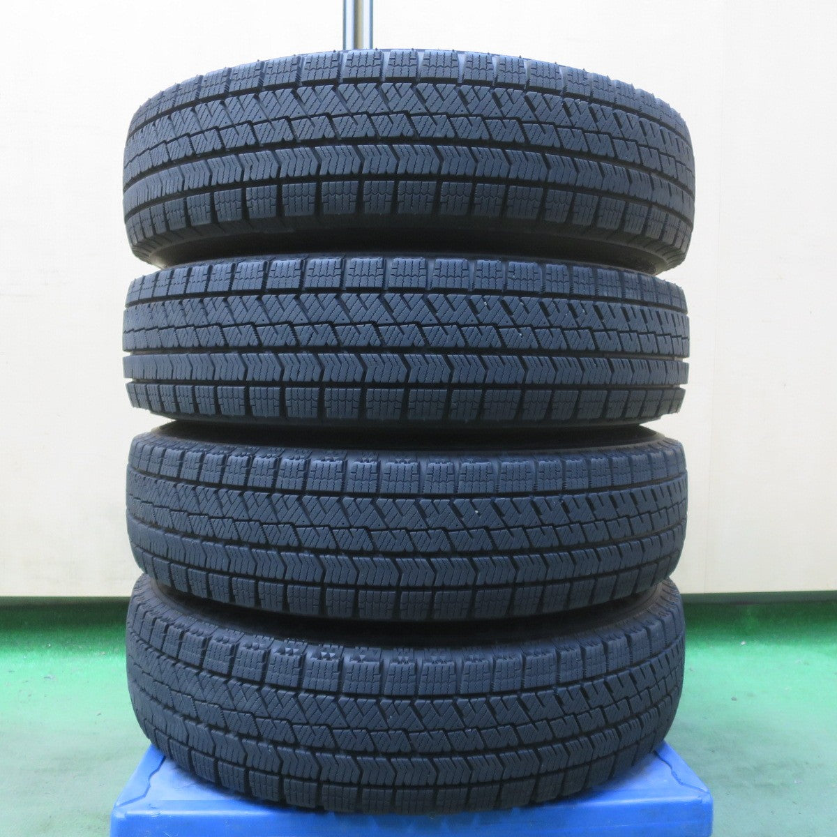 バリ溝！22年！8.5分◎スタッドレス 145/80R13 ブリヂストン ブリザック VRX2 FEID フェイド 13インチ PCD100/4H◎6092401イス