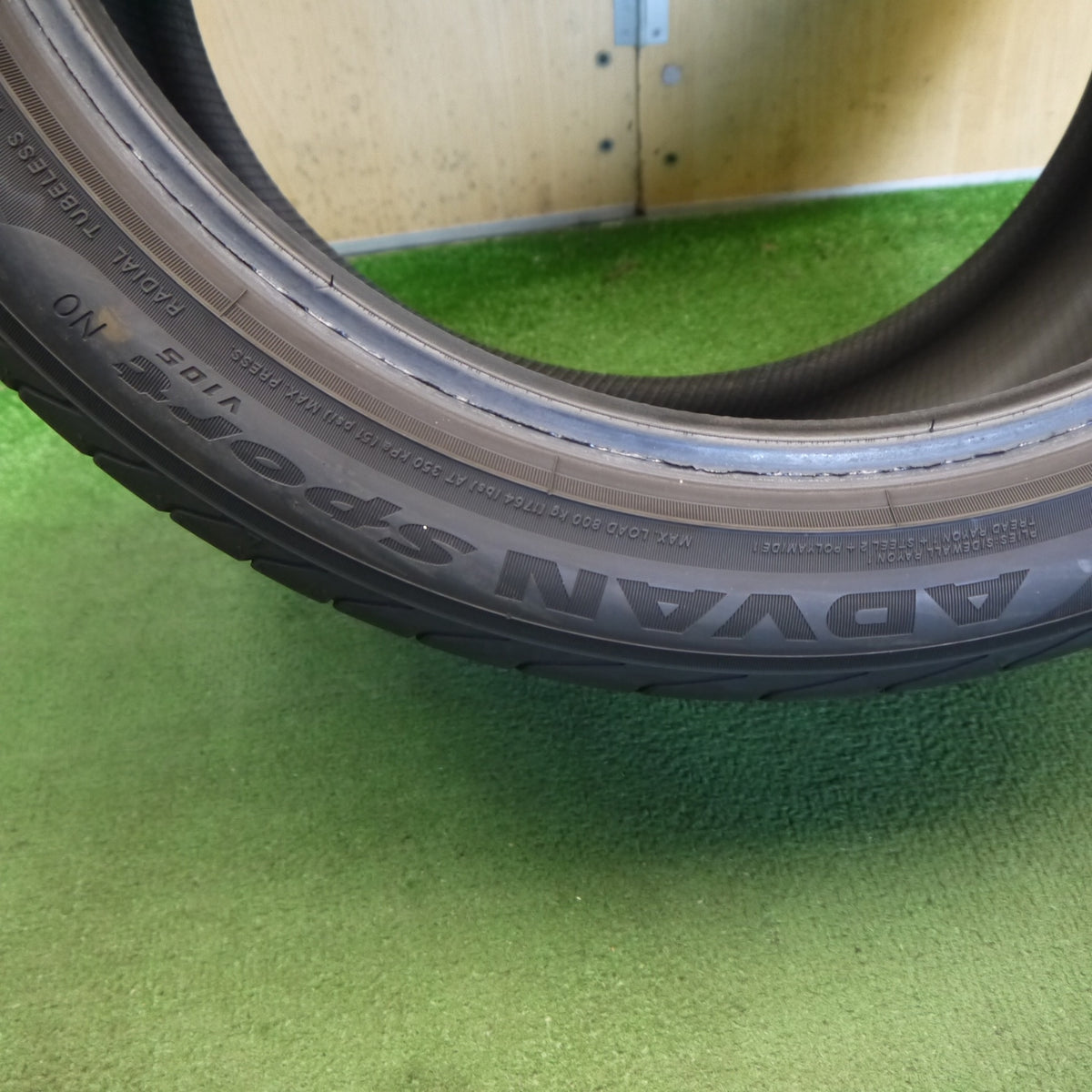 1本価格！26年◎295/35R19 ヨコハマ アドバン スポーツ V105 NO タイヤ 19インチ ポルシェ 911 991 カレラ 等◎6082104Hノタ