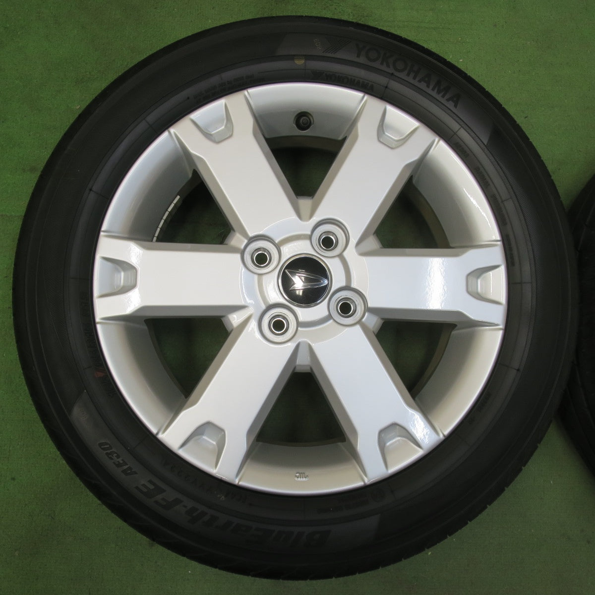 バリ溝！24年！美品！ほぼ10分★ダイハツ タフト 純正 165/65R15 ヨコハマ BluEarth-FE AE30 15インチ PCD100/4H★5111801イノ