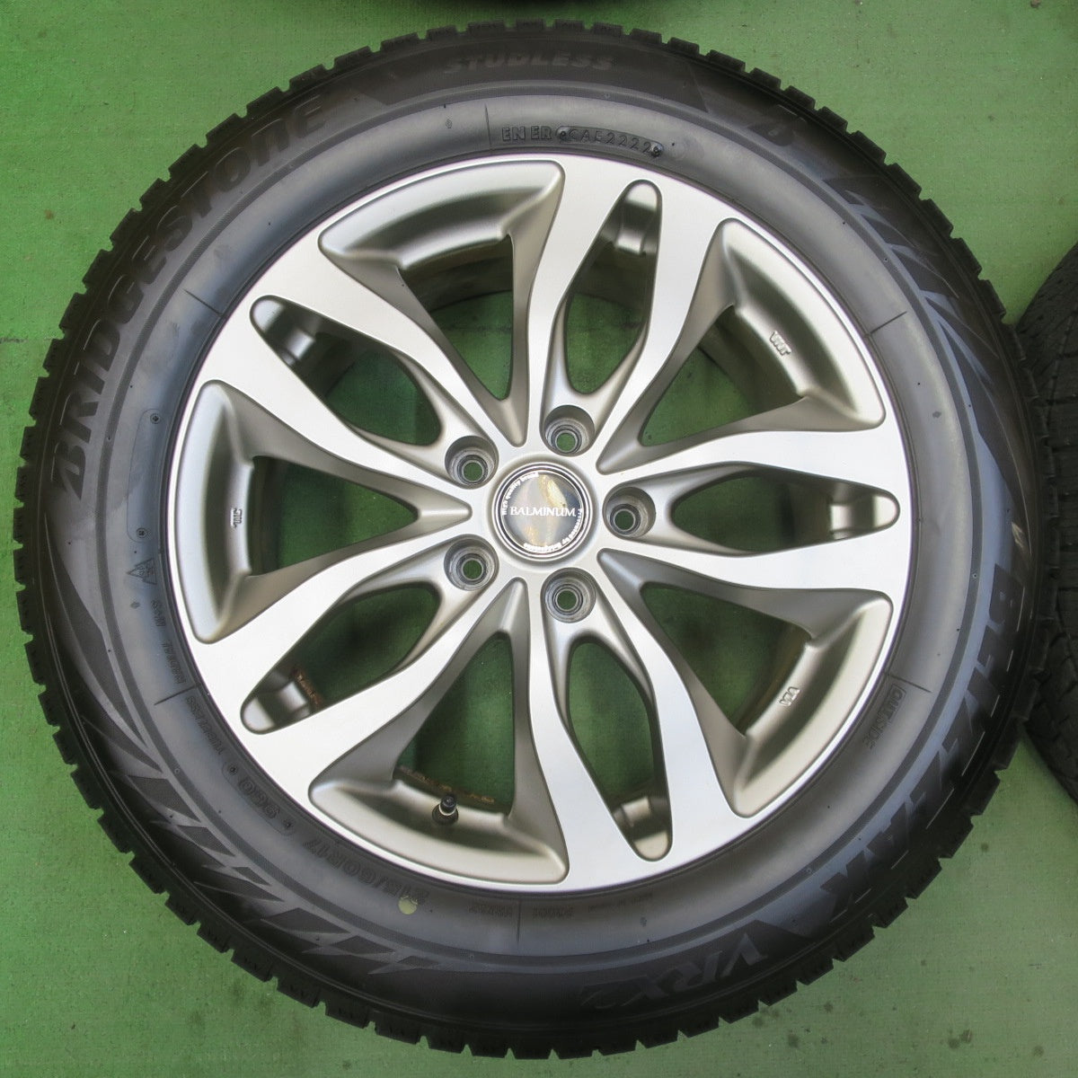 キレイ！22年★スタッドレス 215/60R17 ブリヂストン ブリザック VRX2 BALMINUM バルミナ 17インチ PCD114.3/5H★5081806イス