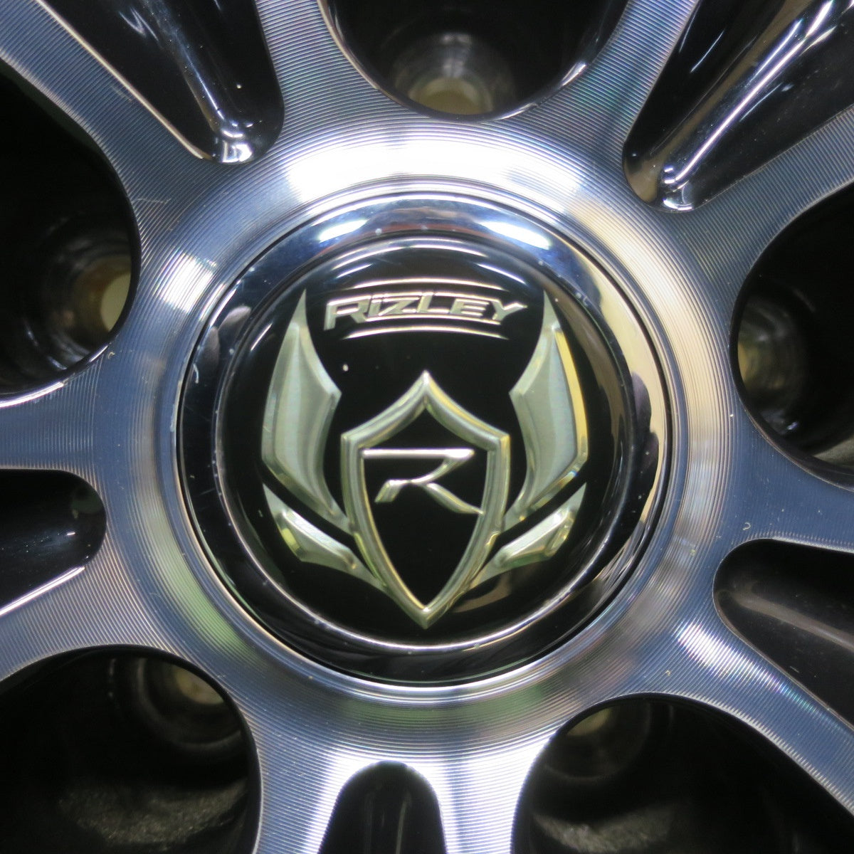 バリ溝！21年！キレイ！9.5分以上★スタッドレス 235/50R18 ダンロップ ウインターマックス WM02 RiZLEY ライツレー 18インチ PCD114.3/5H★5101702イス