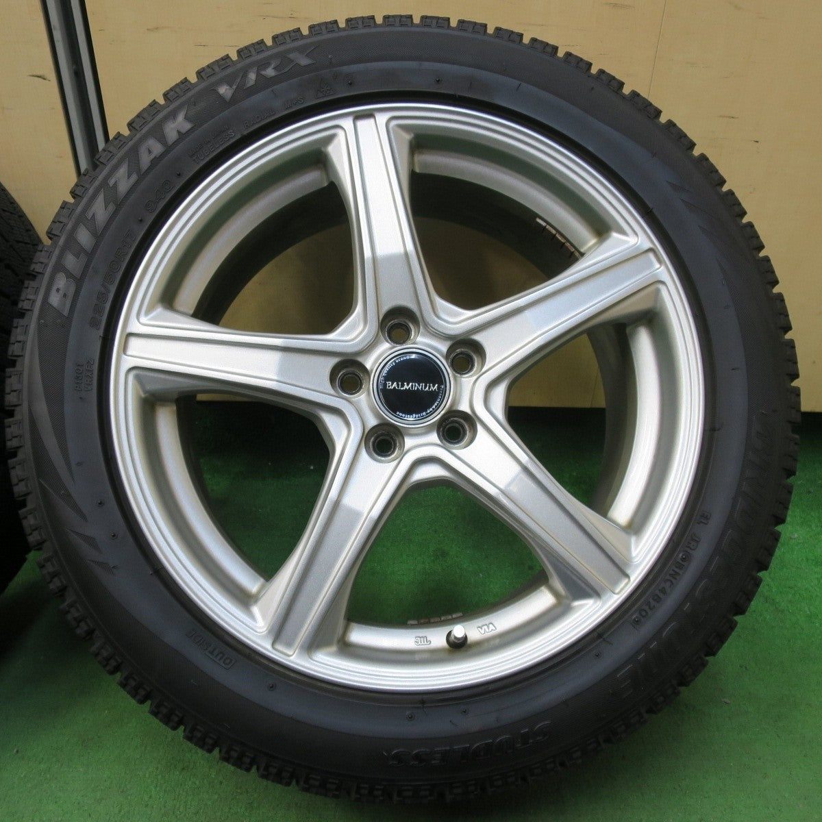バリ溝！8.5分★レガシィ 等 225/50R17 スタッドレス ブリヂストン ブリザック VRX BALMINUM バルミナ 17インチ PCD100/5H★5011802イス