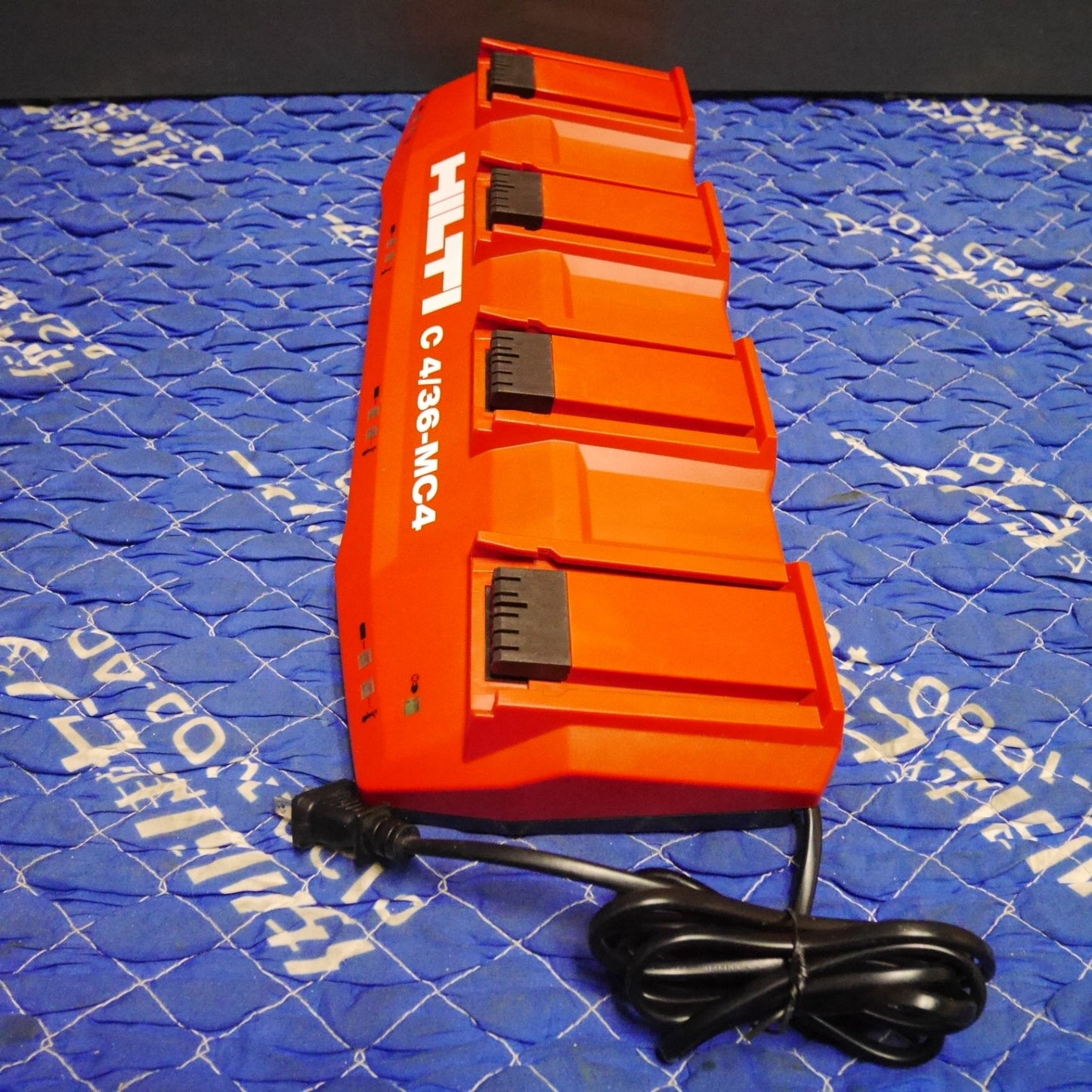 [送料無料] ☆HILTI ヒルティ マルチ チャージャー 4個口 充電器 C4/36-MC4 01 7.2V-36V 電動 工具に 100V①☆