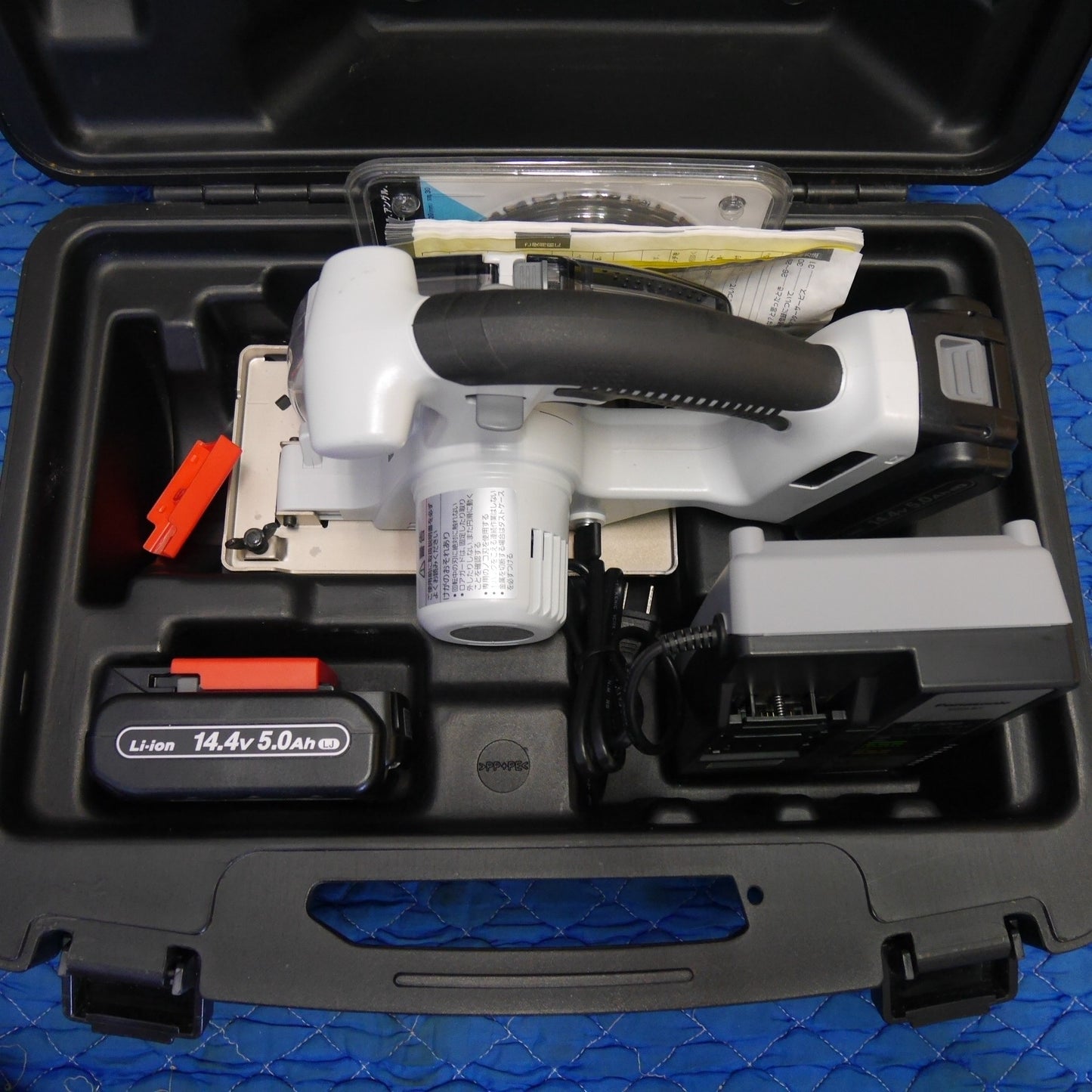 [送料無料] バッテリー2個！キレイ☆Panasonic 充電 パワー カッター 135 EZ45A2 電動 工具 切断機 パナソニック 充電器 EZ0L81☆