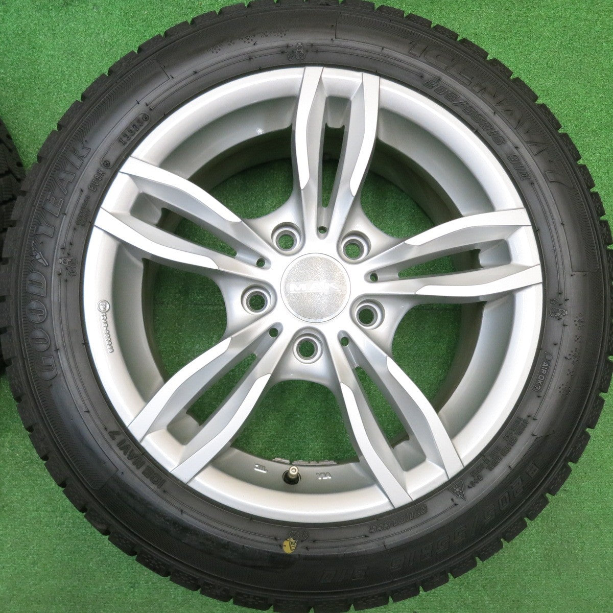 バリ溝！23年！9.5分以上★BMW 等 MAK LUFT 205/55R16 スタッドレス グッドイヤー アイスナビ7 ルフト 16インチ PCD120/5H★5110603HAス