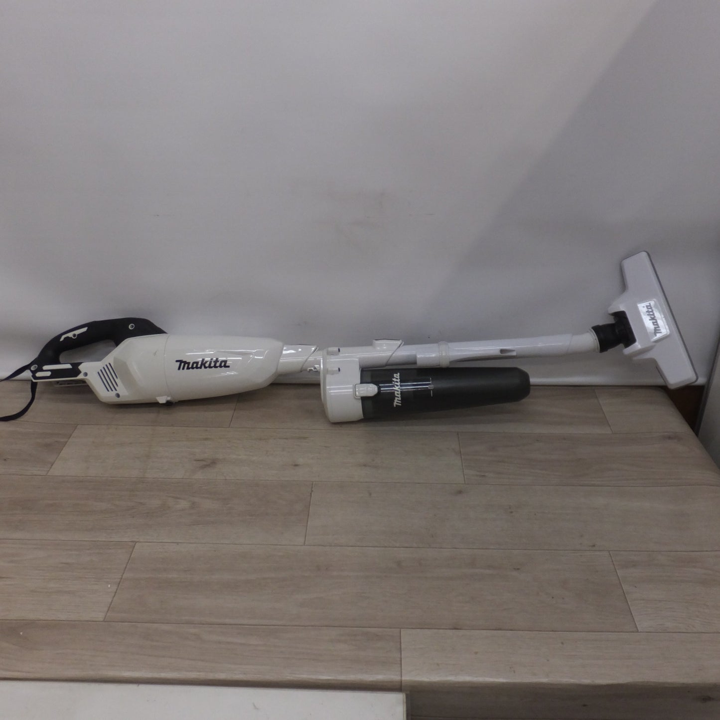 [送料無料] キレイ★マキタ makita 充電式クリーナ CL001G 36V-40V(max) 本体のみ★