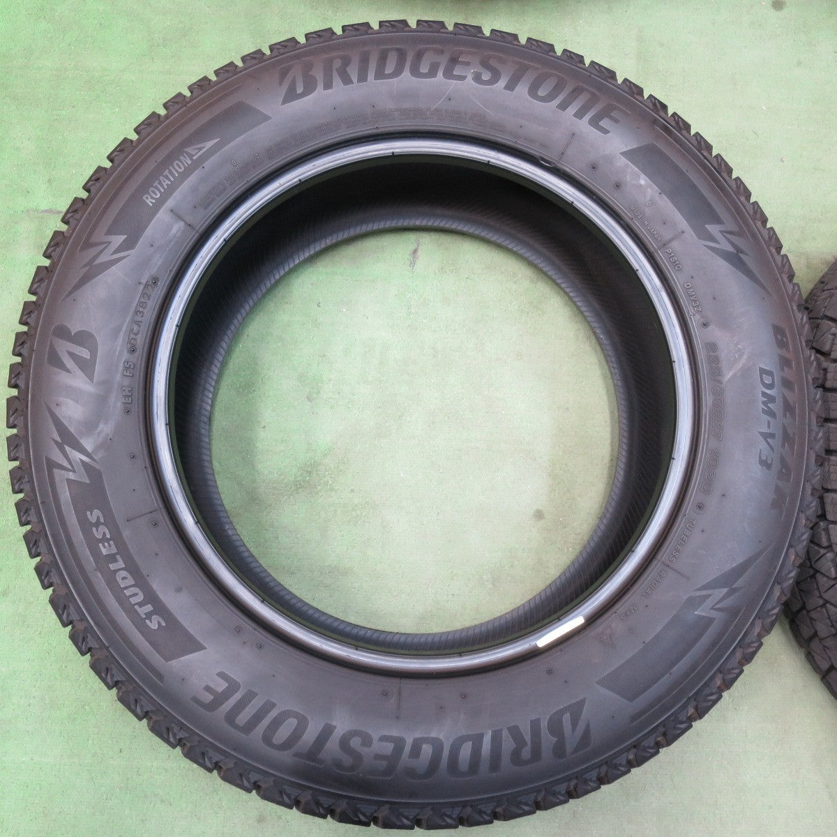 バリ溝！22年！9.5分★スタッドレス 225/65R17 ブリヂストン ブリザック DM-V3 タイヤ 17インチ ハリアー RAV4 ヴァンガード 等★6010708イスタ
