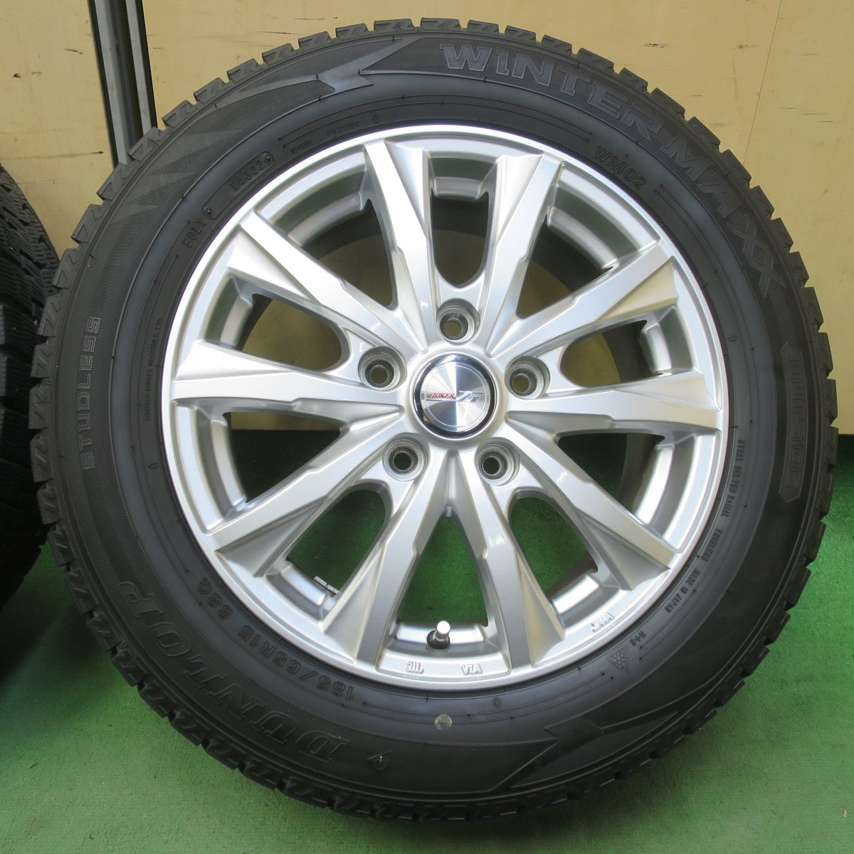 バリ溝！22年！キレイ！9分★スタッドレス 185/65R15 ダンロップ ウインターマックス WM02 JOKER ジョーカー 15インチ PCD114.3/5H★6041702イス