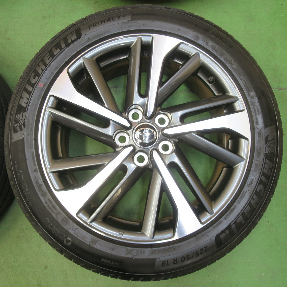 バリ溝！23年！キレイ！9分★トヨタ カローラ クロス Zグレード 純正 225/50R18 ミシュラン プライマシー4 18インチ PCD114.3/5H★5050810イノ