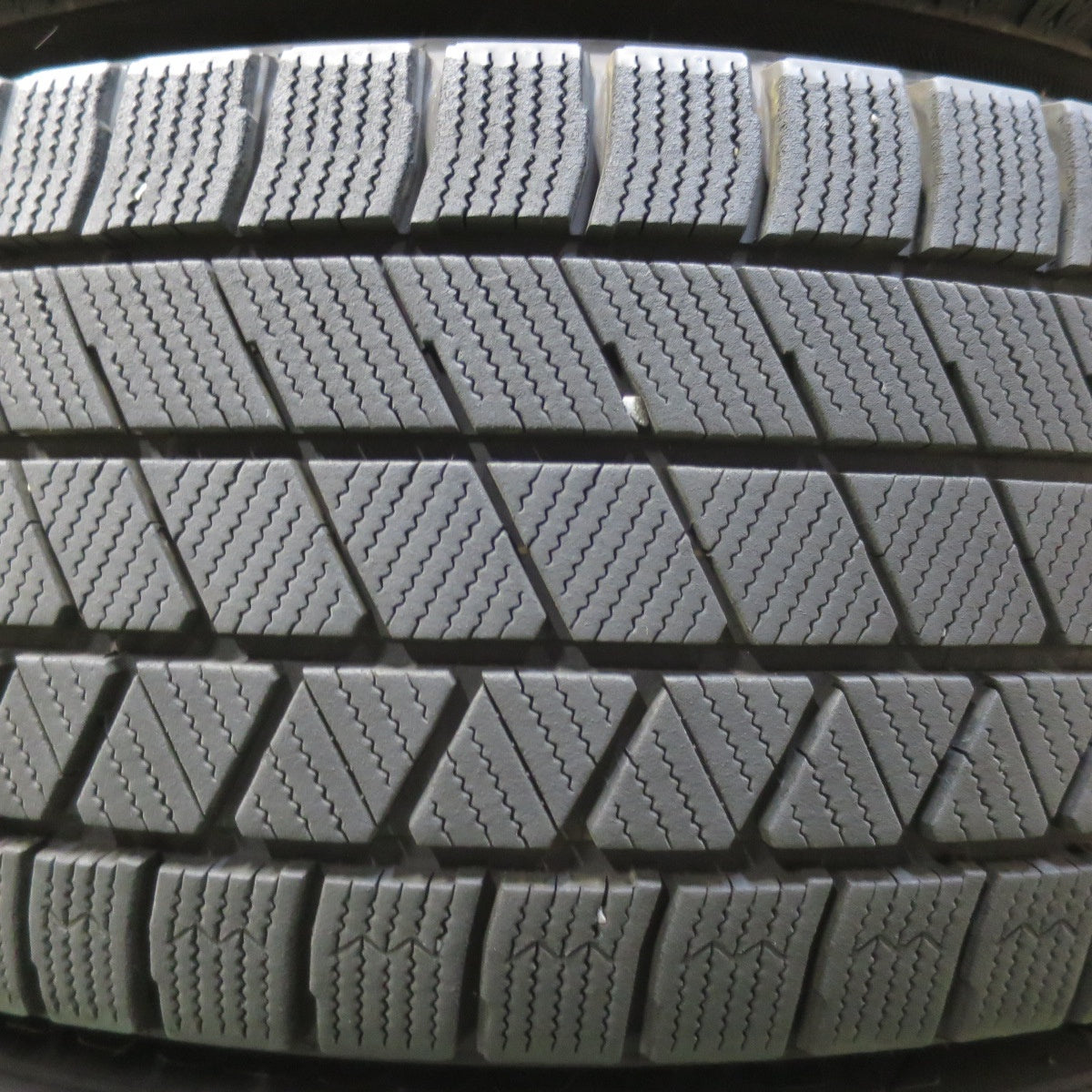 バリ溝！22年！キレイ！9分★スタッドレス 225/65R17 ブリヂストン ブリザック VRX3 PREO プレオ 17インチ PCD114.3/5H★5112201イス