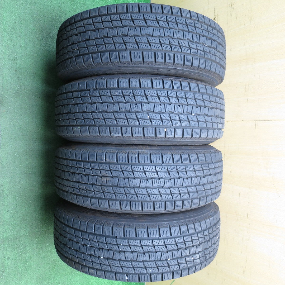バリ溝！22年！キレイ！9.5分★LOXARNY SPORT 235/65R18 スタッドレス グッドイヤー アイスナビ SUV ロクサーニ スポーツ 18インチ PCD114.3/5H★5060202NJス
