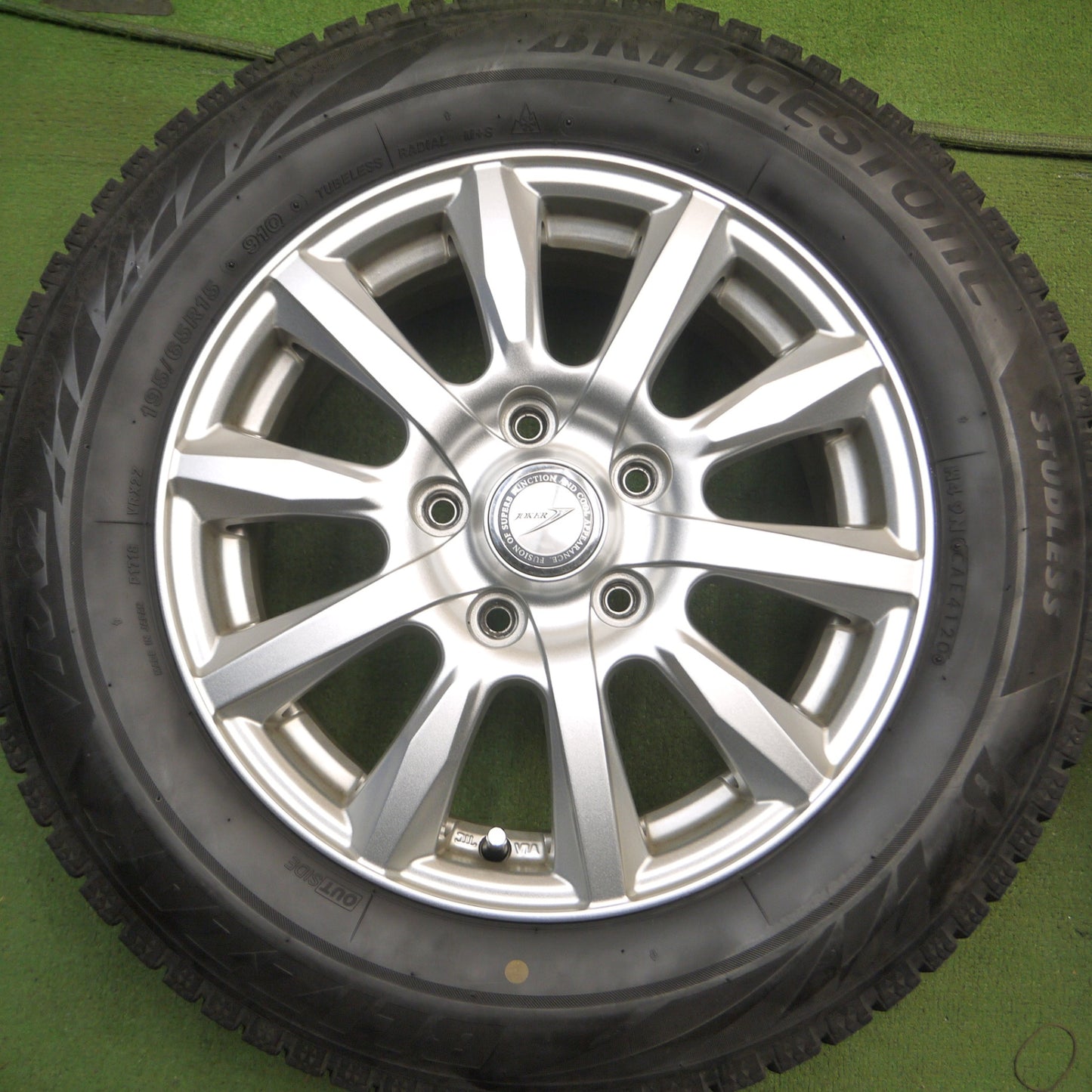 *送料無料* バリ溝！20年！キレイ！9分★スタッドレス 195/65R15 ブリヂストン ブリザック VRX2 JOKER ジョーカー 15インチ PCD114.3/5H★4040815Hス