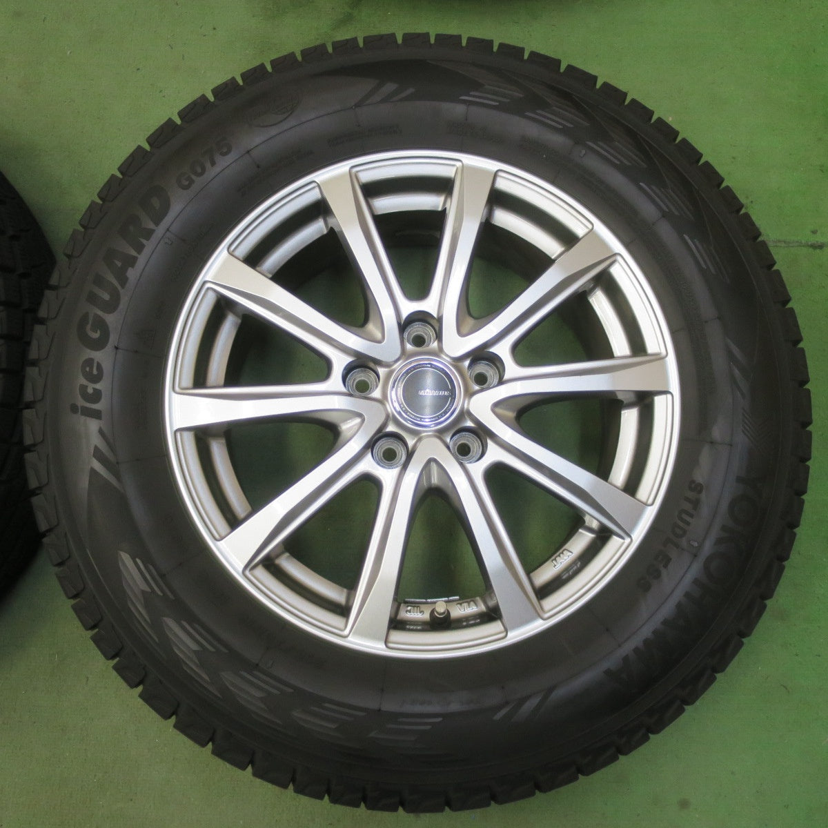 バリ溝！24年！キレイ！9.5分◎スタッドレス 215/70R16 ヨコハマ アイスガード G075 MiLLOUS VX ミルアス 16インチ PCD114.3/5H◎6063001イス