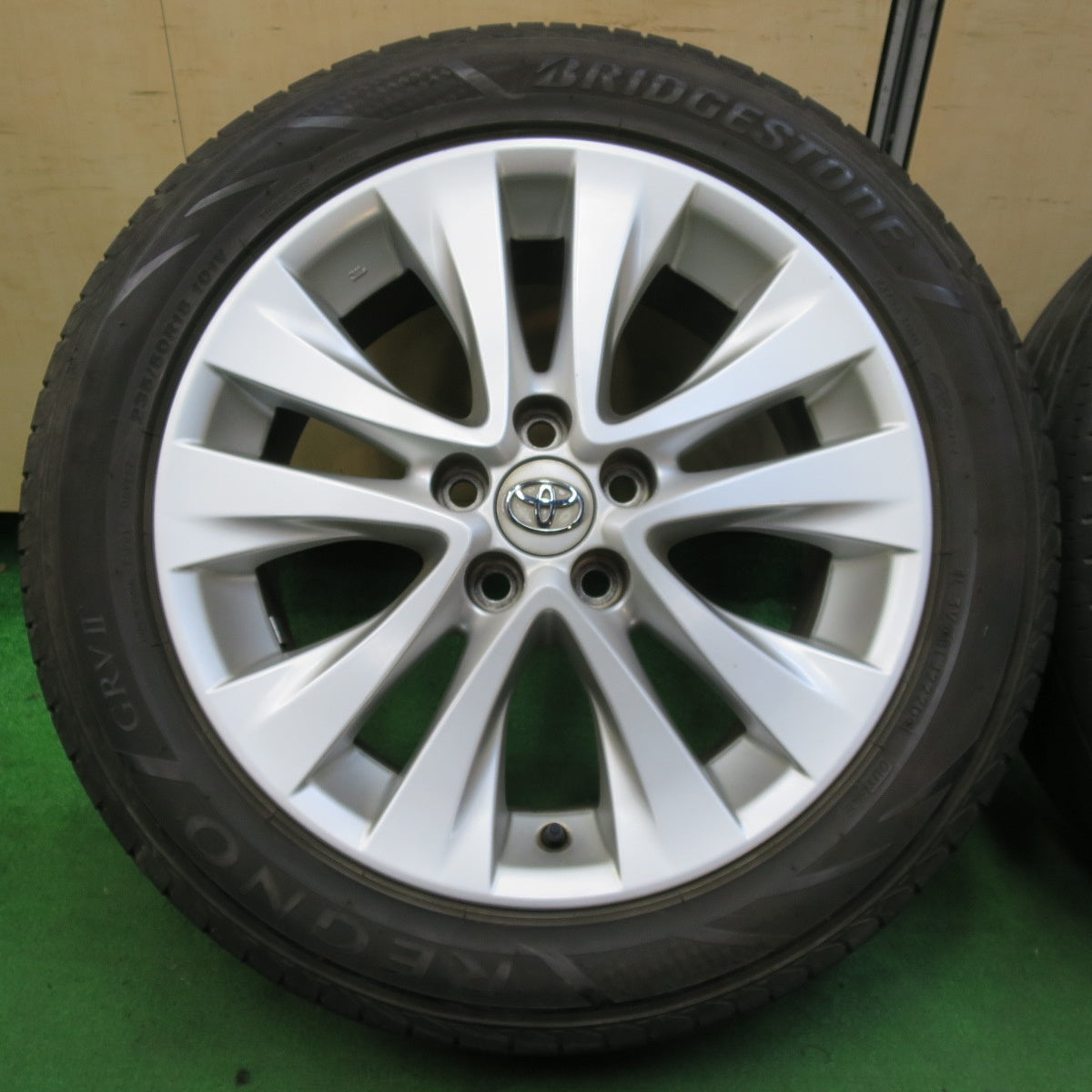 *送料無料* 4本価格！20年★トヨタ 20系 アルファード ヴェルファイア 純正 235/50R18 ブリヂストン レグノ GRV2 PCD114.3/5H★4080101イノ