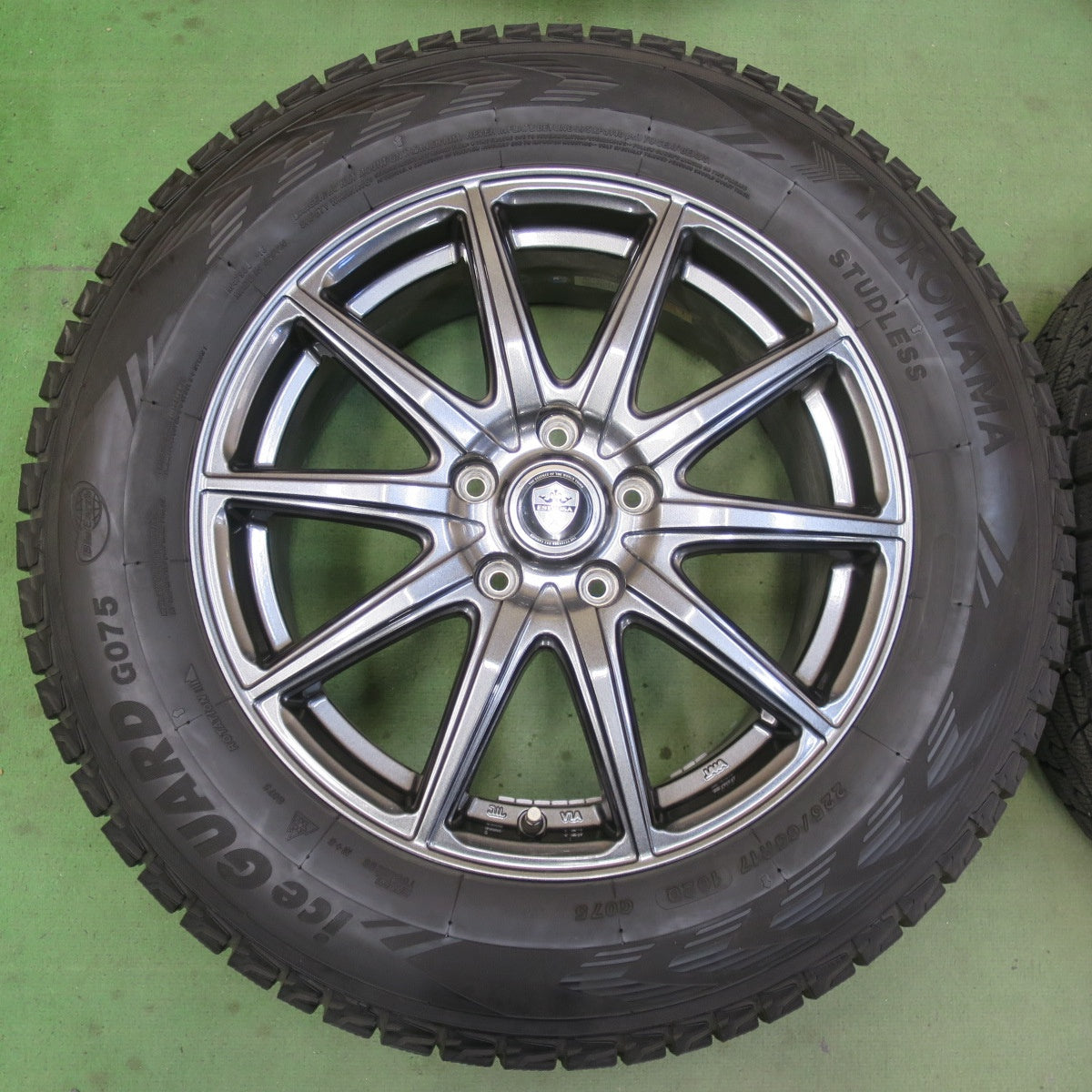バリ溝！23年！キレイ！ほぼ10分★スタッドレス 225/65R17 ヨコハマ アイスガード G075 ESTROSA エステローザ 17インチ PCD114.3/5H★6040801イス