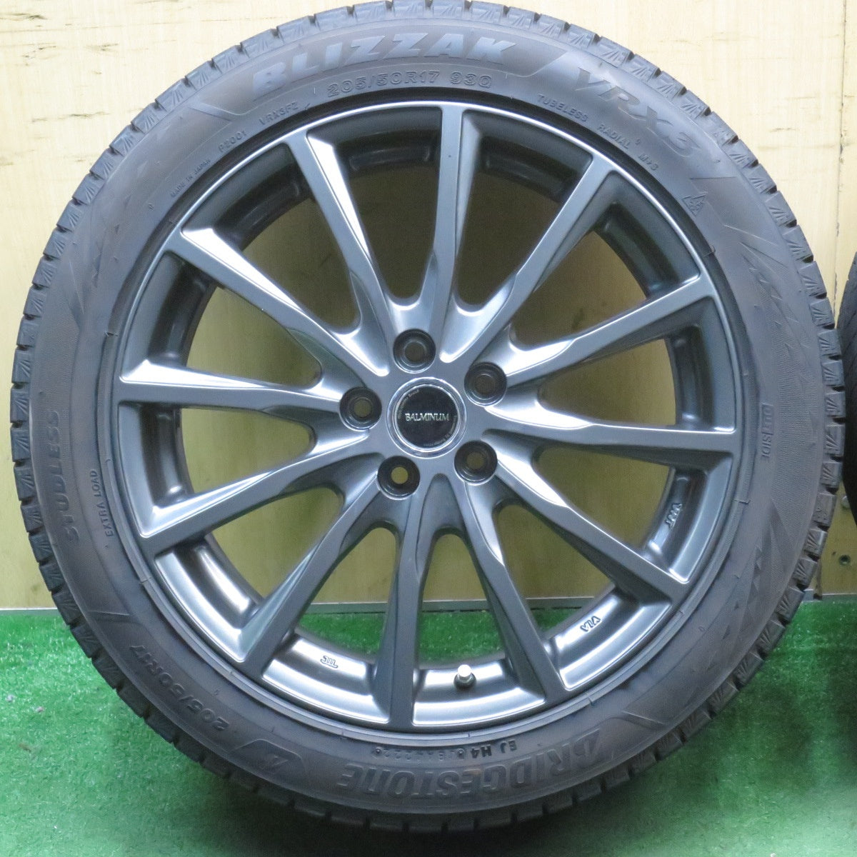 バリ溝！22年！キレイ！9.5分★インプレッサ 等 205/50R17 スタッドレス ブリヂストン ブリザック VRX3 BALMINUM バルミナ 17インチ PCD100/5H★5091902NJス