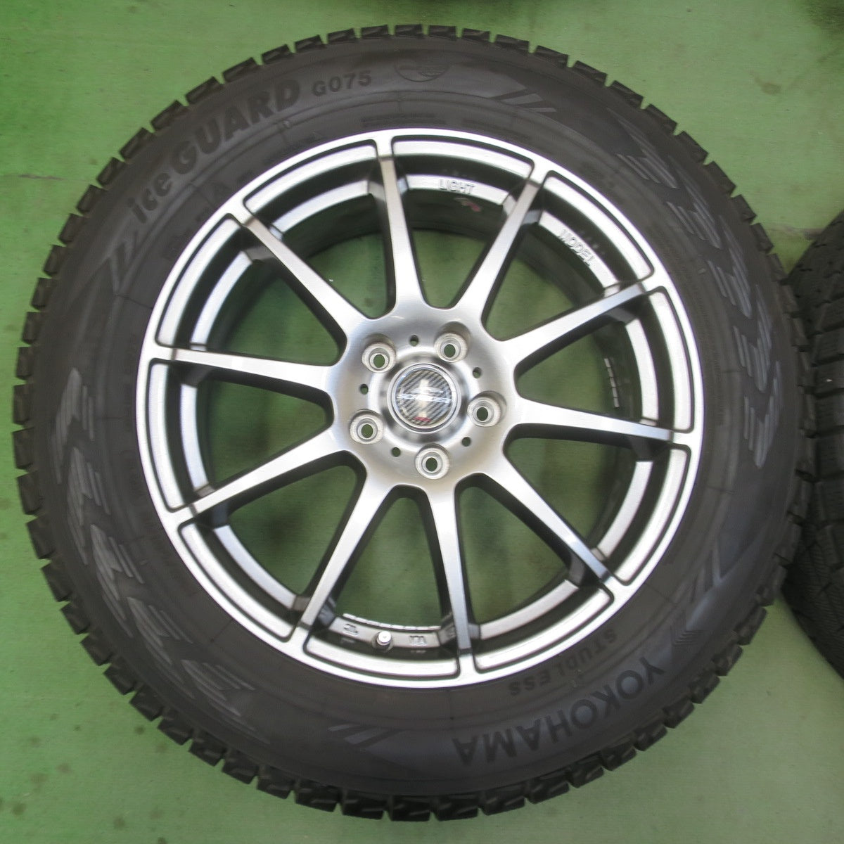 バリ溝！23年！キレイ！9.5分★スタッドレス 235/60R18 ヨコハマ アイスガード G075 SCHNEIDER MiD シュナイダー 18インチ PCD114.3/5H★6032604イス