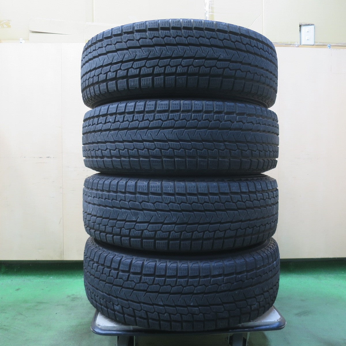 バリ溝！キレイ！9.5分★スタッドレス 215/70R16 ヨコハマ アイスガード G075 STRANGER ストレンジャー 16インチ PCD114.3/5H★6031104イス