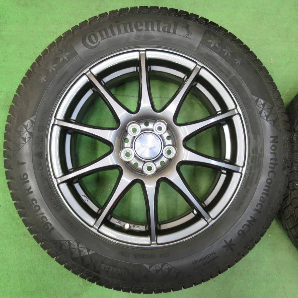 [送料無料] バリ溝！22年！キレイ！9.5分以上★ロッキー ライズ 等 195/65R16 スタッドレス コンチネンタル ノースコンタクト NC6 VELVA CHARGE ヴェルヴァ PCD100/5H★5011706イス
