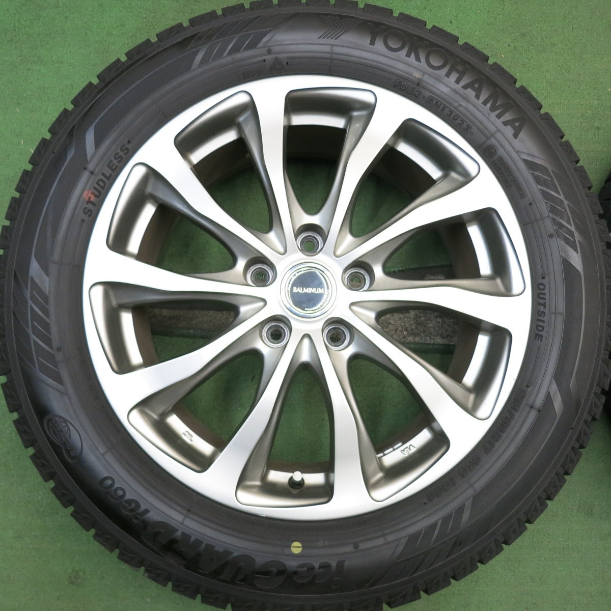 バリ溝！23年！9.5分★スタッドレス 215/60R17 ヨコハマ アイスガード iG60 BALMINUM バルミナ 17インチ PCD114.3/5H★5100404HAス