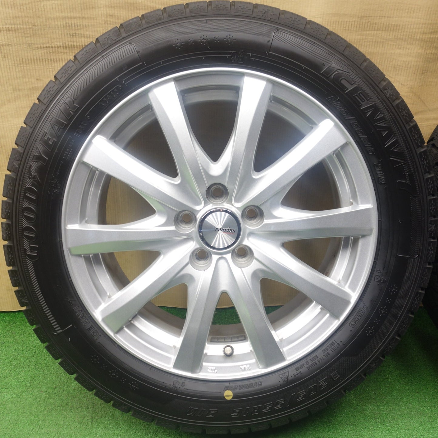 バリ溝！22年！キレイ！9.5分★プリウス 等 205/55R16 スタッドレス グッドイヤー アイスナビ7 ravrion RS01 ラブリオン 16インチ PCD100/5H★6030103KTス