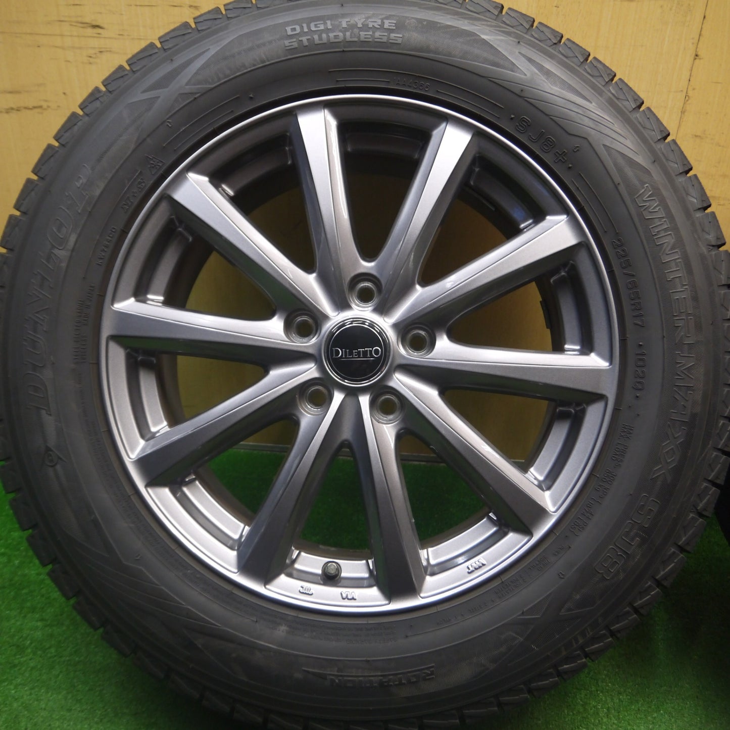 [送料無料] バリ溝！23年！キレイ！9.5分以上★スタッドレス 225/65R17 ダンロップ ウインターマックス SJ8 SJ8+ DILETTO ディレット 17インチ PCD114.3/5H★5020514Hス