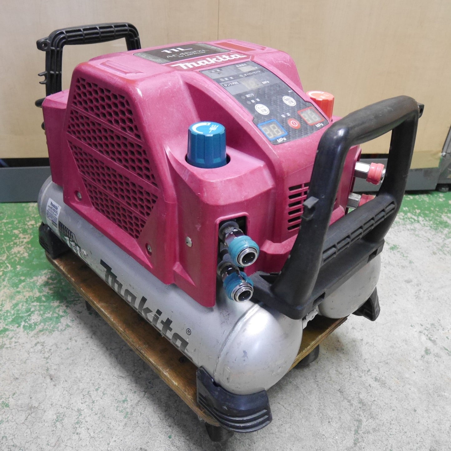 ☆マキタ エア コンプレッサー AC462XL 11L エアー ツール 工具 50-60Hz makita 100V☆