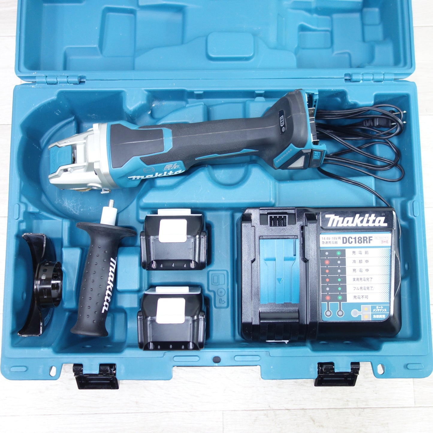 [送料無料] ◆マキタ 100mm 充電式 ディスクグラインダ GA420D 18V 替刃付き 電動 工具 研磨機 コードレス makita◆