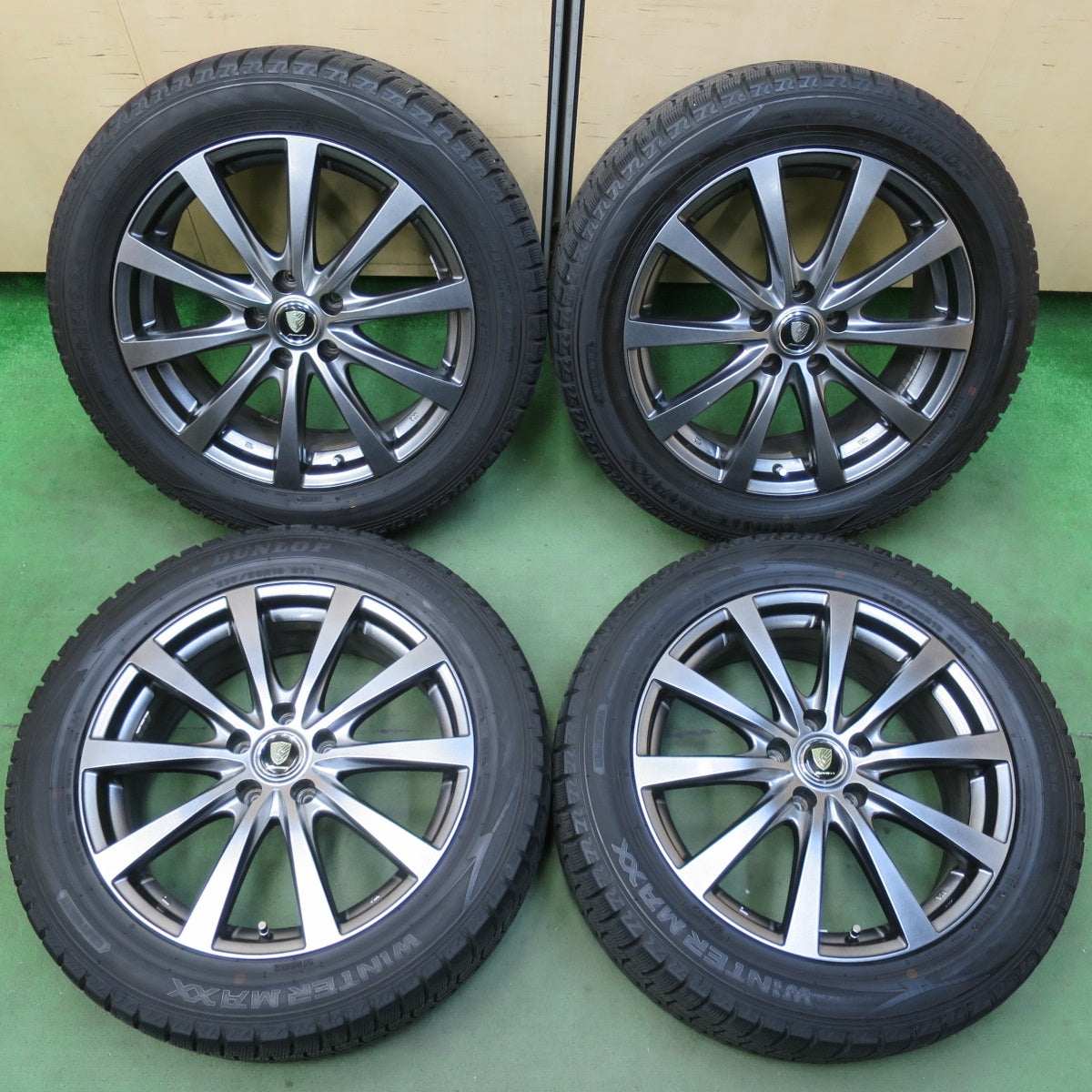 バリ溝！キレイ！9.5分★スタッドレス 235/50R18 ダンロップ ウインターマックス WM02 MANARAY SPORT マナレイ スポーツ 18インチ PCD114.3/5H★5110503イス