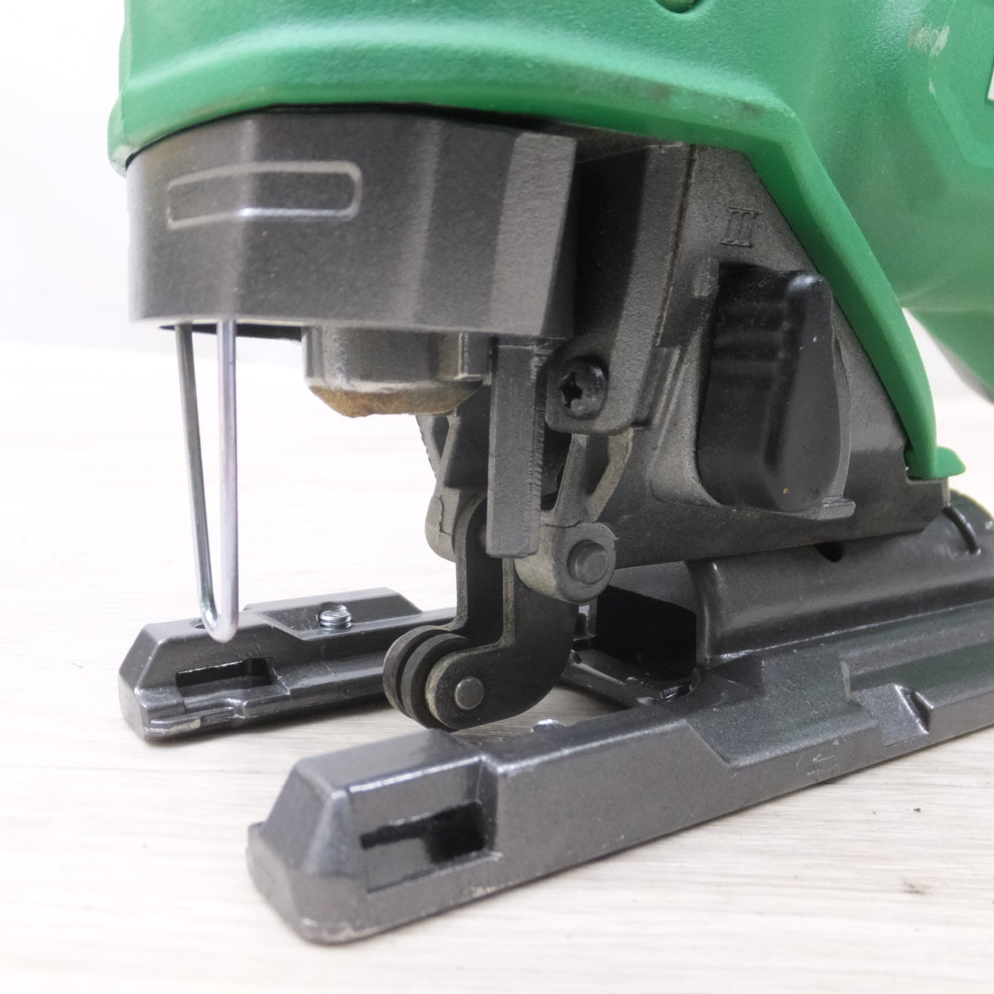[送料無料] キレイ！付属品付き◆HIKOKI 135mm 36V コードレス ジグソー CJ36DA バッテリー ケース 充電器 替刃 付き 電気 のこぎり 電動 工具◆