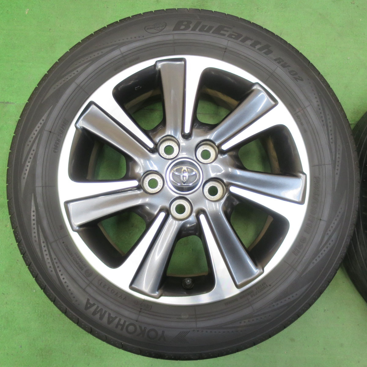 [送料無料] バリ溝！24年！キレイ！9.5分★トヨタ 80系 ノア ヴォクシー 純正 205/60R16 ヨコハマ ブルーアース RV-02 ブリヂストン LUFT RV2 16インチ PCD114.3/5H★5020902IMノ