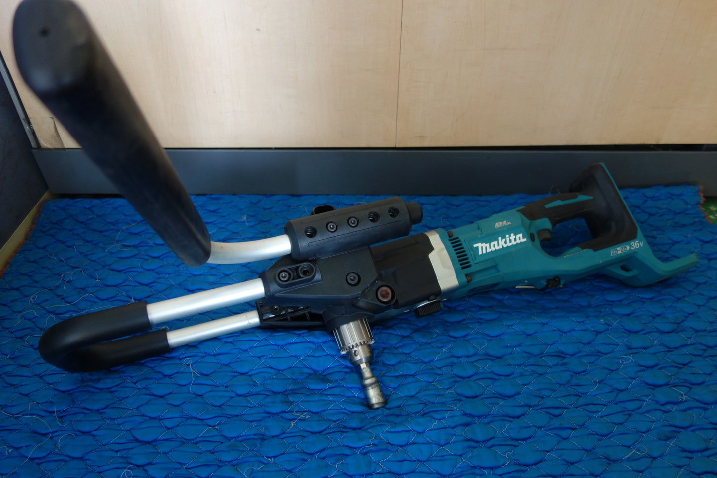 [送料無料] ☆マキタ 充電式 アースオーガ DG460D 電動 工具 コードレス makita 本体のみ☆