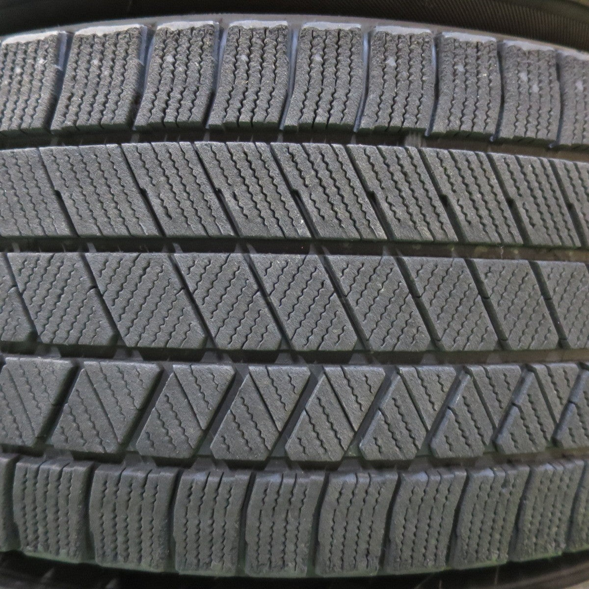[送料無料] バリ溝！22年！キレイ！8.5分★スタッドレス 205/60R16 ブリヂストン ブリザック VRX3 ECO FORME エコフォルム 16インチ PCD114.3/5H★4121107イス