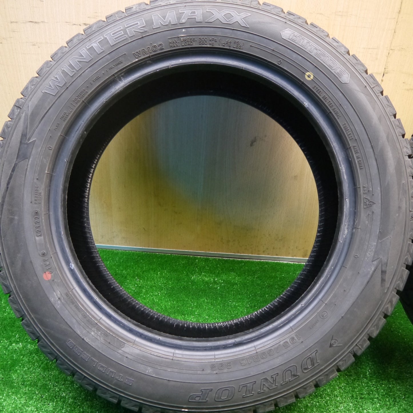 バリ溝！22年！9.5分★スタッドレス 195/60R16 ダンロップ ウインターマックス WM02 タイヤ 16インチ セレナ エクスファイア ノア ヴォクシー 等★5101001Hスタ