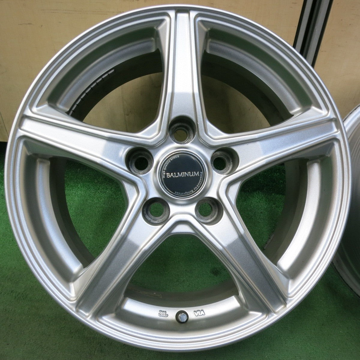 キレイ★BALMINUM バルミナ 16インチ ホイール 16×6.5J PCD114.3/5H★5032506SYホ