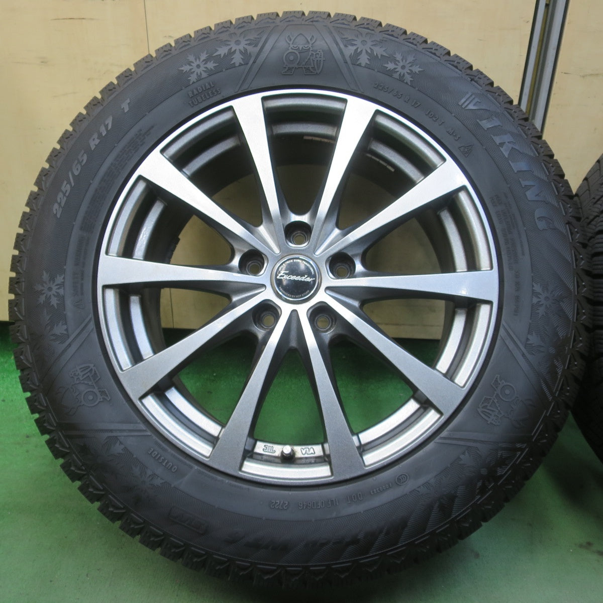 バリ溝！22年！キレイ！9.5分◎スタッドレス 225/65R17 バイキング WINTECH WT6 Exceeder エクシーダー 17インチ PCD114.3/5H◎6081106IMス