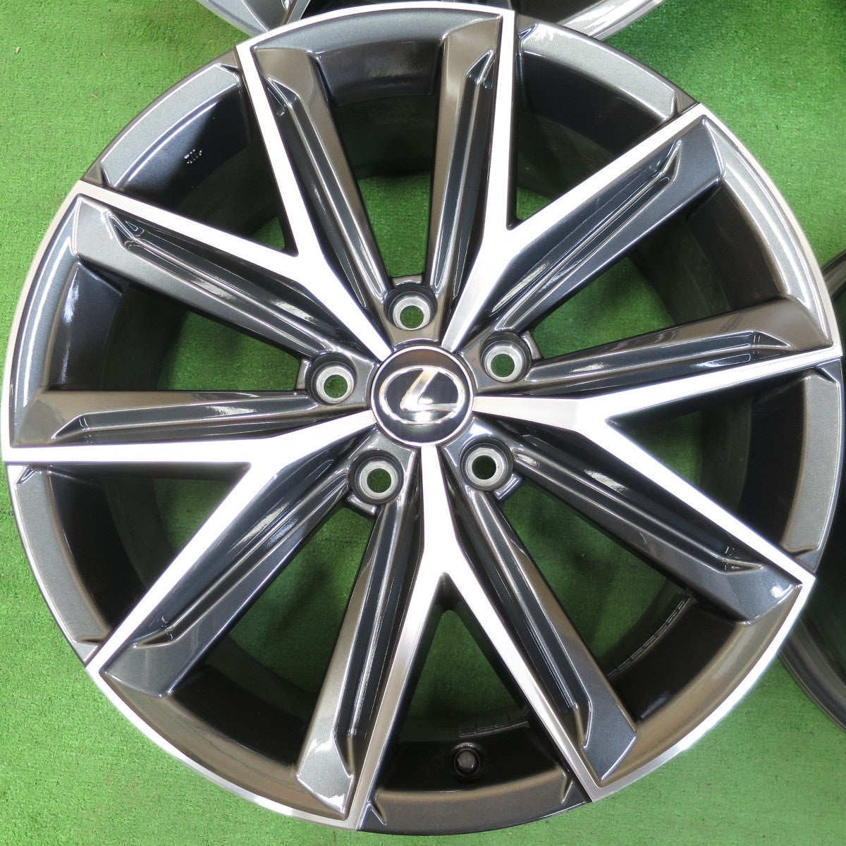 *送料無料* 新車外し★レクサス LBX Relax リラックス 純正 ダークプレミアムメタリック ホイール 18インチ 18×7J PCD114.3/5H★4042203KMホ