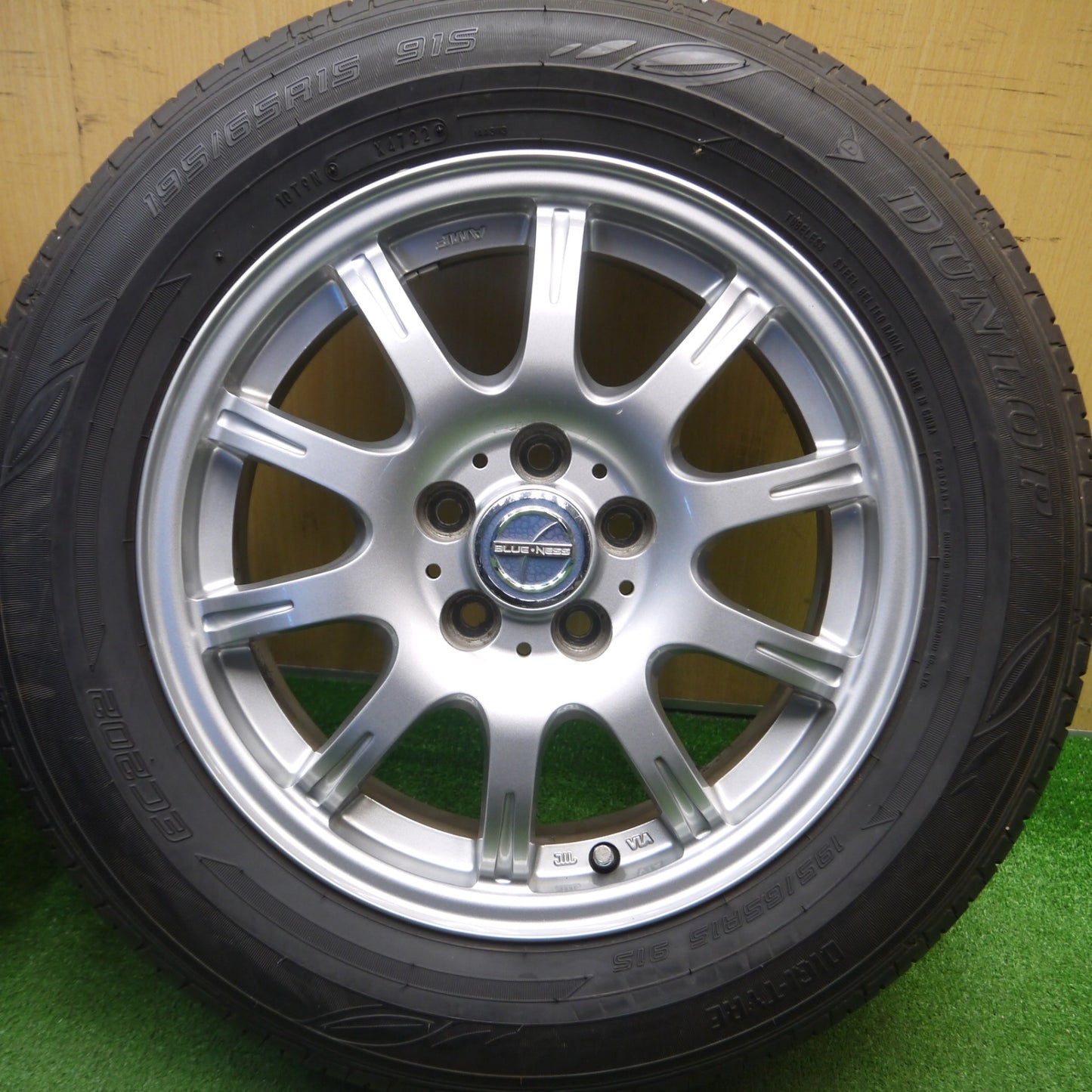[送料無料] バリ溝！22年！キレイ！9.5分★プリウス 等 195/65R15 ダンロップ EC202 BLUE・NESS AMF ブルーネス 15インチ PCD100/5H★5012404Hノ