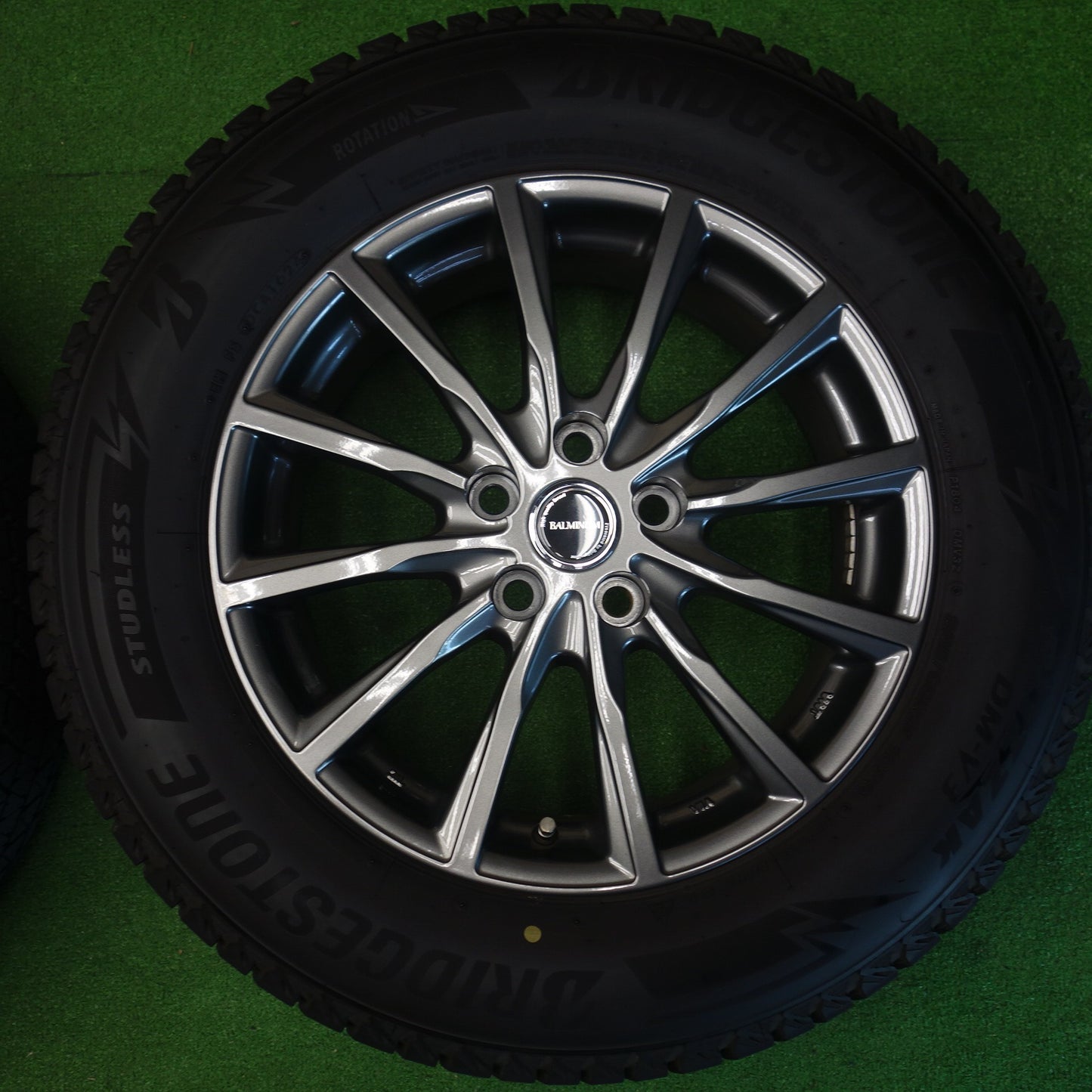 バリ溝！24年！キレイ！9.5分★スタッドレス 225/65R17 ブリヂストン ブリザック DM-V3 BALMINUM AR12 バルミナ 17インチ PCD114.3/5H★6051102KTス