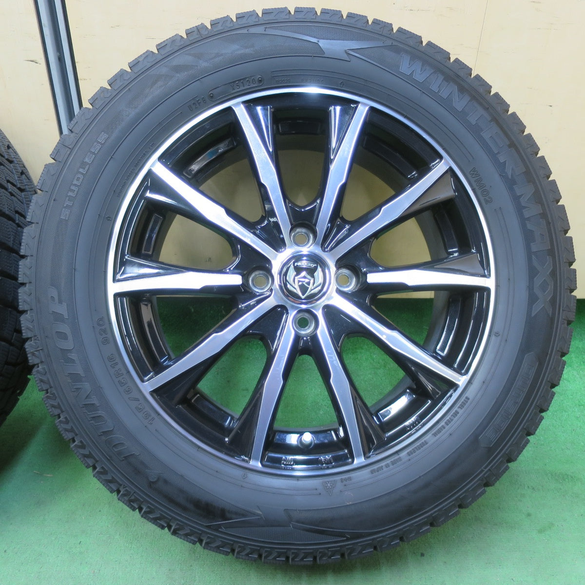 バリ溝！キレイ！9.5分★スタッドレス 195/65R16 ダンロップ ウインターマックス WM02 RiZLEY ライツレー 16インチ PCD100/4H★5050809イス