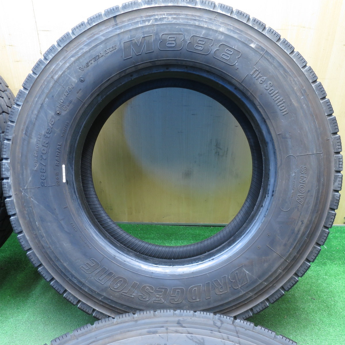 [送料無料] バリ溝！24年！9.5分★トラック タイヤ 265/70R19.5 140/138J ブリヂストン M888 ミックス オールシーズン 19.5インチ★5020104クスタ