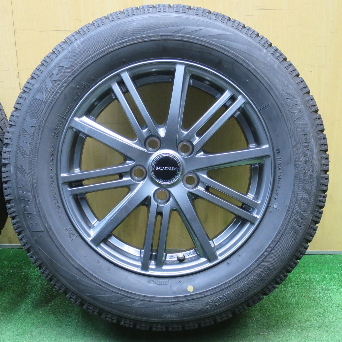 バリ溝！キレイ！ほぼ10分★スタッドレス 215/65R16 ブリヂストン ブリザック VRX BALMINUM BR10 バルミナ 16インチ PCD114.3/5H★6021008NJス