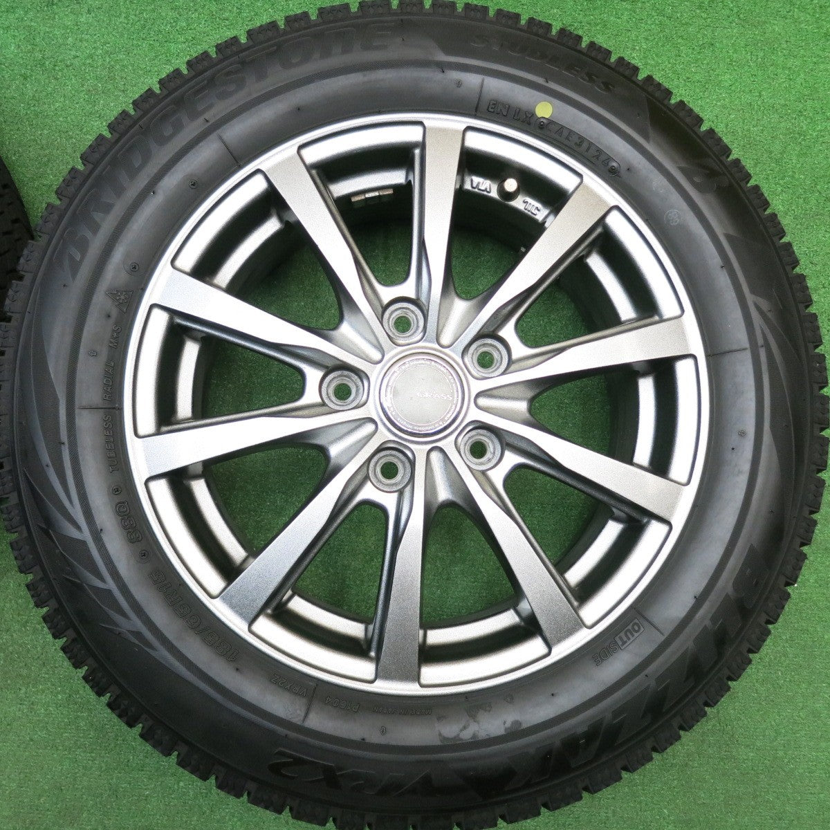 バリ溝！24年！キレイ！9.5分以上★スタッドレス 185/65R15 ブリヂストン ブリザック VRX2 GRASS グラス 15インチ PCD114.3/5H★5112006HAス