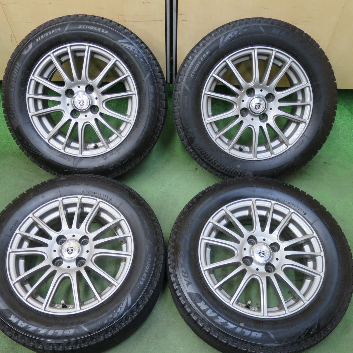 バリ溝！21年！キレイ！8.5分★スタッドレス 175/65R14 ブリヂストン ブリザック VRX3 GMach 14インチ PCD100/4H★5111906TTス