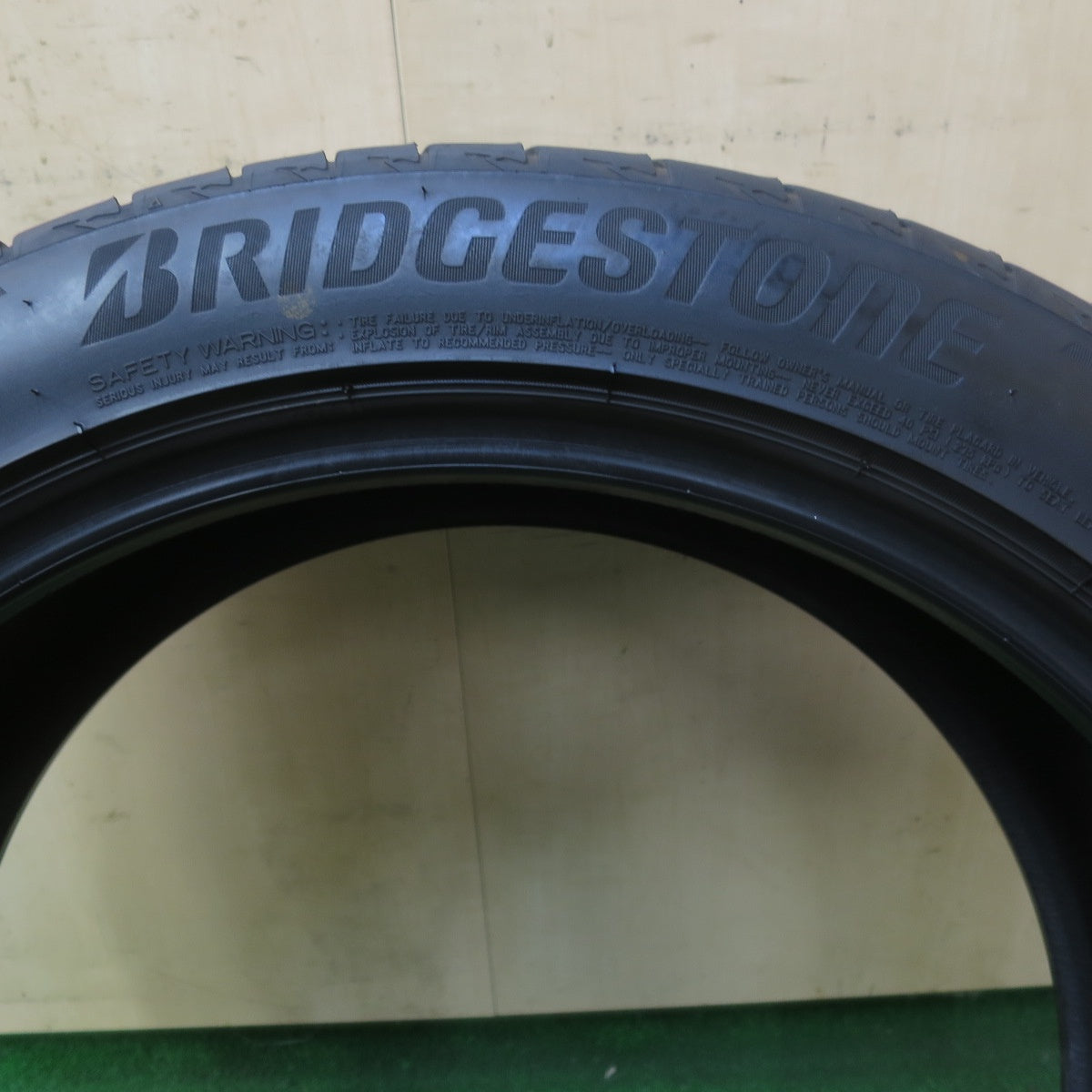 バリ溝！24年！9分！1本◎255/45R20 ブリヂストン アレンザ 001 ALENZA 20インチ アウトランダー ハリアー エクストレイル 等◎6082806イノタ