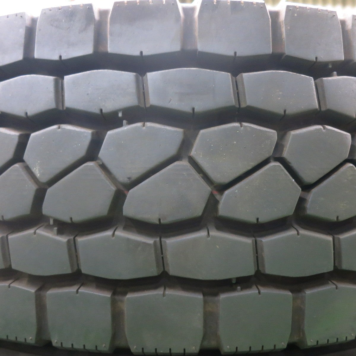 *送料無料* バリ溝！22年！9.5分★トラック タイヤ 245/70R19.5 136/134J ブリヂストン エコピア M801Ⅱ ミックス 19.5インチ★4071003HAノタ