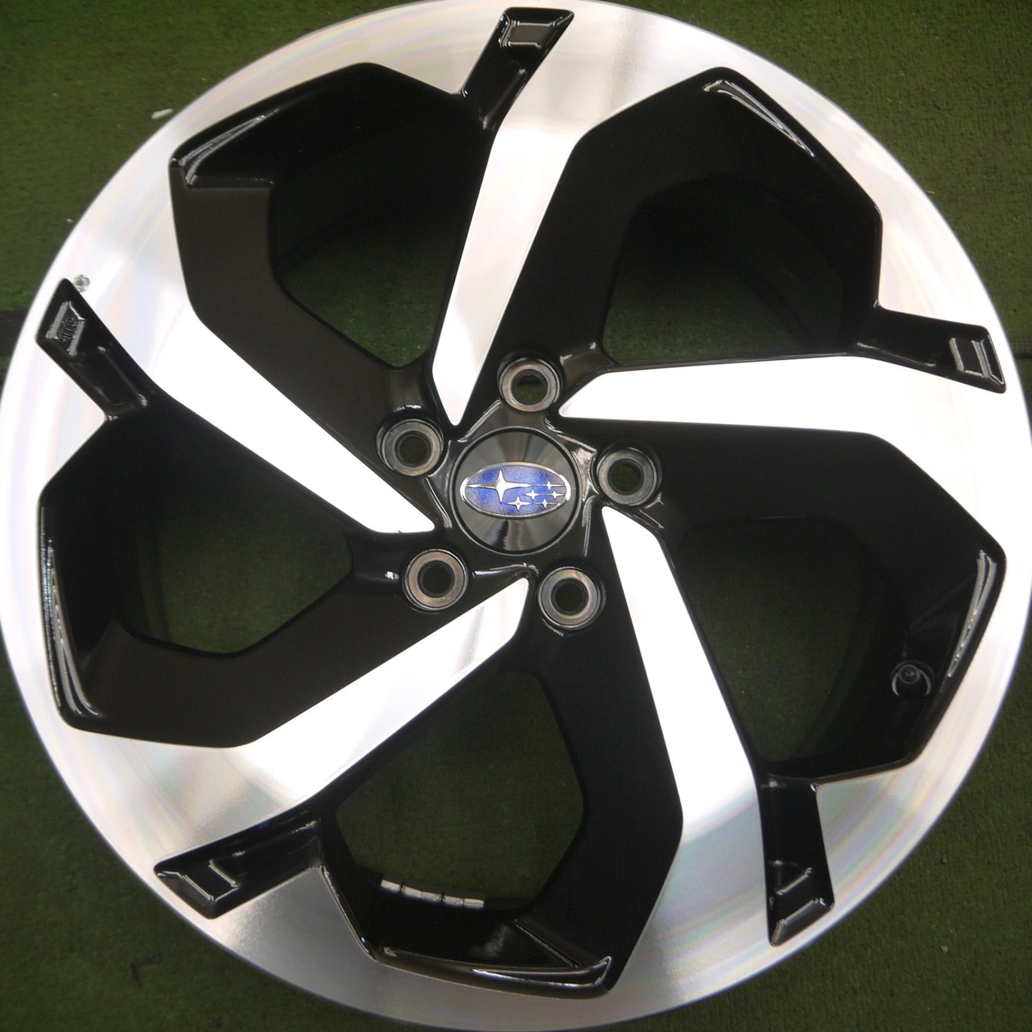 *送料無料* 新車外し★スバル フォレスター SKE アドバンス 純正 純正 ホイール 18インチ Advance 18×7J PCD114.3/5H★4051006Hホ