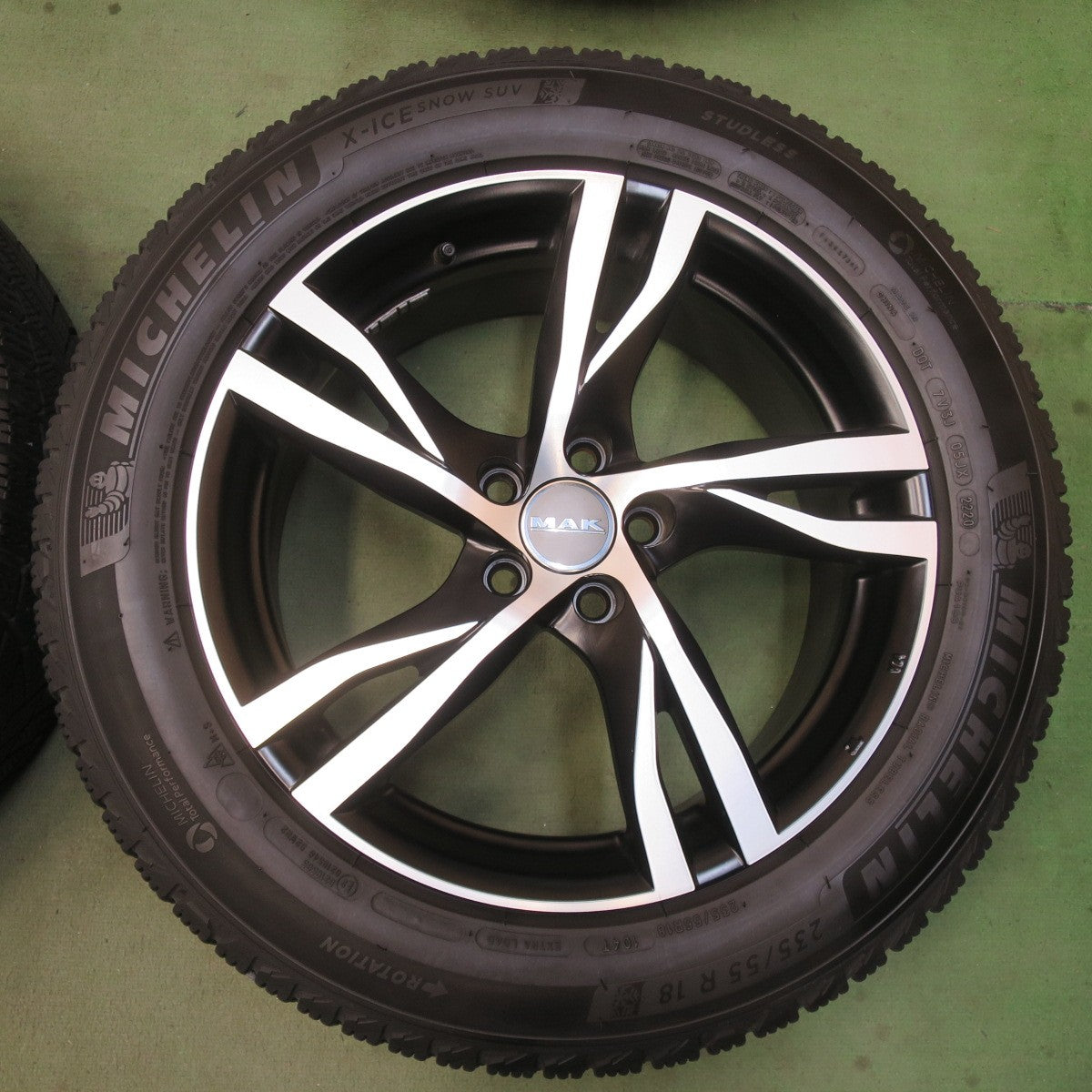 バリ溝！キレイ！9分★ボルボ 等 MAK STOCKHOLM 235/55R18 スタッドレス ミシュラン X-ICE SNOW SUV ストックホルム 18インチ PCD108/5H★6042806イス